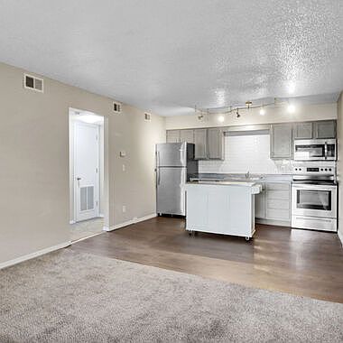 3rd image of 1102 NE Independence Ave #1B-1Ba-600Sqft