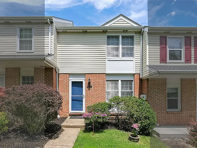 208 Meadowview Dr — Photo 2