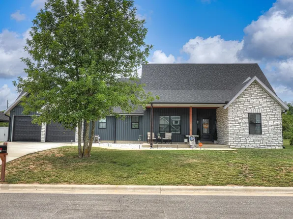 2211 Bennett Wilson Drive, Carthage, MO 64836