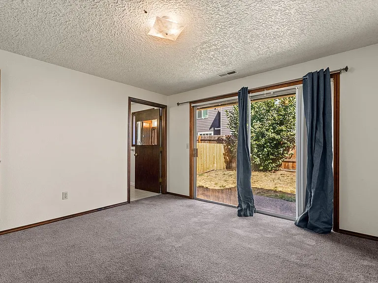 3605 NE 49th St — Photo 19