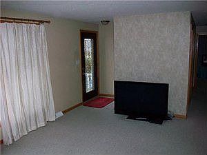 3rd image of 32 Joanne Ln