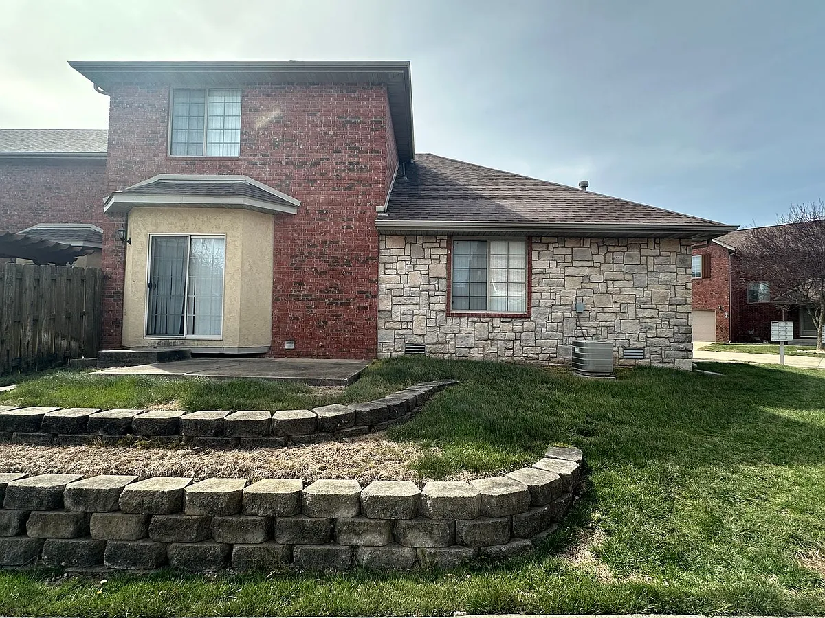 Building Photo - 2337 W Chesterfield Blvd #C