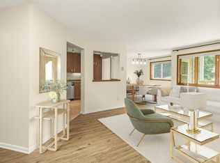 1580 Wheelock Ln APT 204, Saint Paul, MN 55117