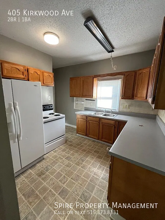 Spacious 2 bed house with fenced in yard and covered patio — Photo 1