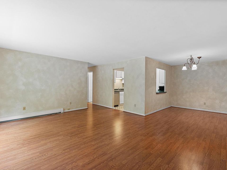 Laurelwoods Condominiums 131 Heidel Rd Mequon WI Zillow