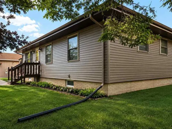 1712 2nd St W, Eveleth, MN 55734