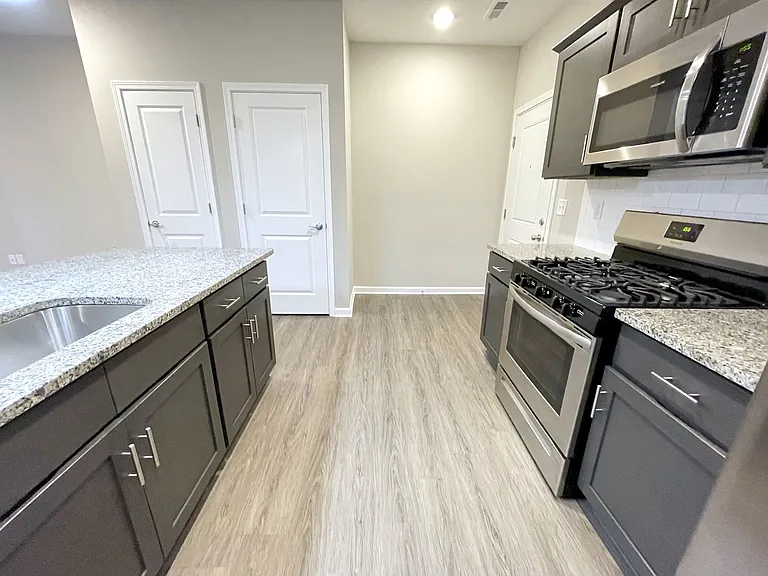 Orchard Grove Apartments — Photo 8