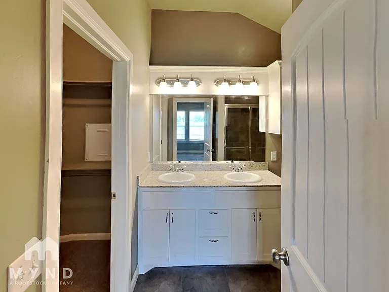1109 Merlin Dr — Photo 14