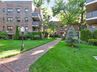50 Brompton Rd APT 2D, Great Neck, NY 11021
