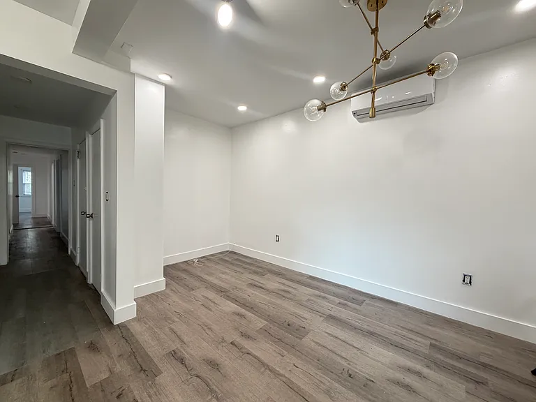 28 E 47th St #4 — Photo 2