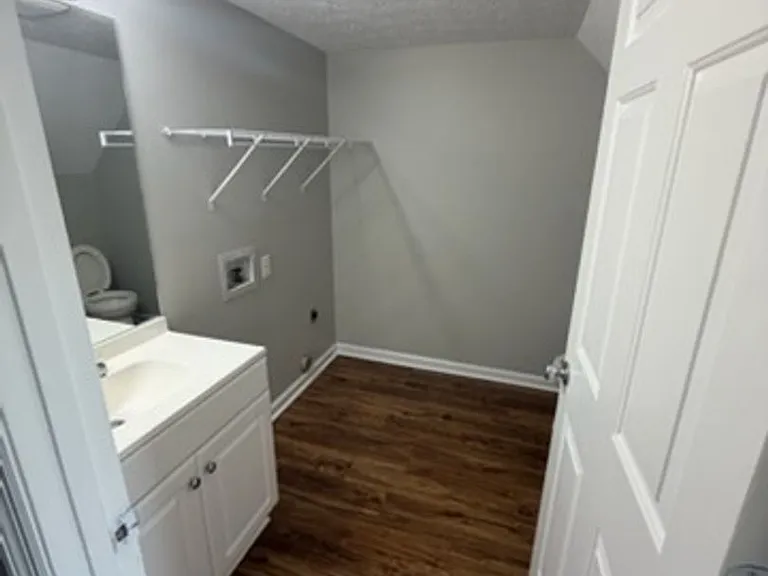 118 Manna Dr — Photo 3