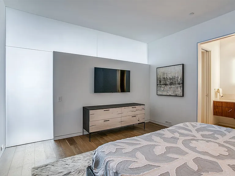 2430 Victory Park Ln #2607 — Photo 17