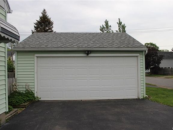 3rd image of 899 Pioneer Dr