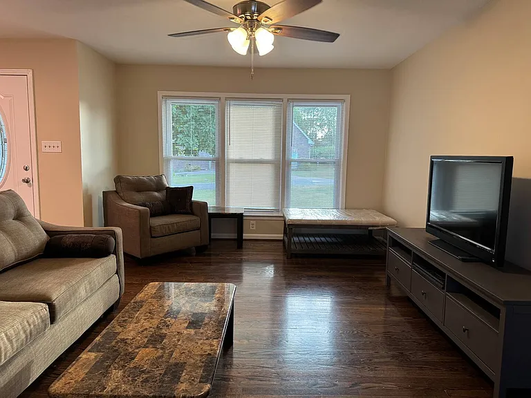 1017 Primrose Dr — Photo 15