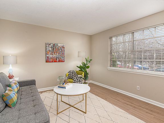 4th image of 1002 Willow Dr APT 82