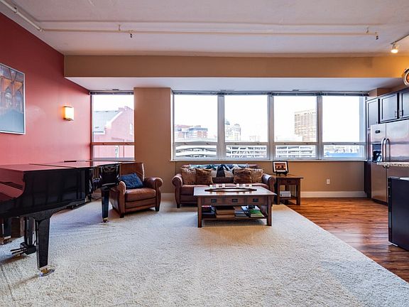 2nd image of 207 E 6th St Unit 303