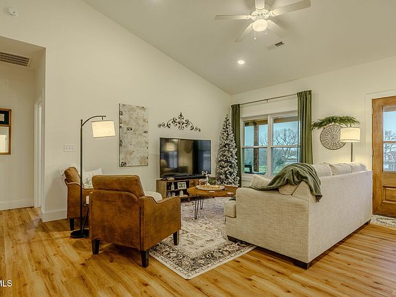 3rd image of 636 Camp Ridge Rd