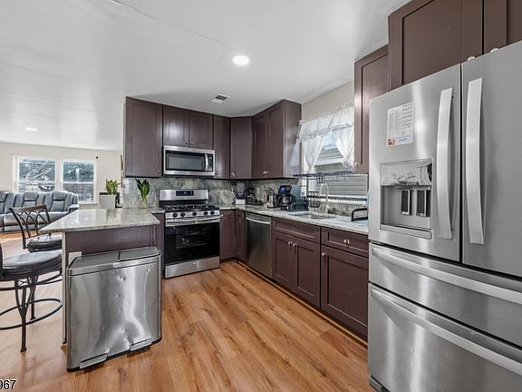 5th image of 519 Maple Ave