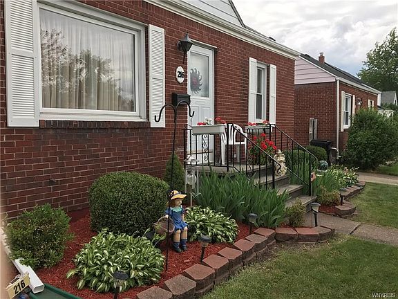 3rd image of 216 Claremont Ave