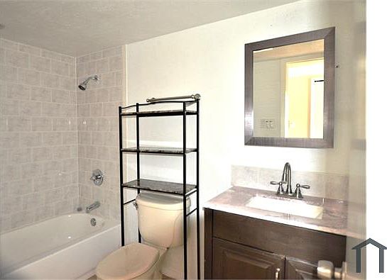 5th image of 114 W Way Dr