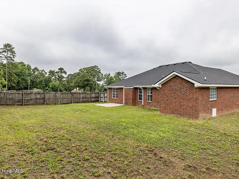 546 Jackson St — Photo 37