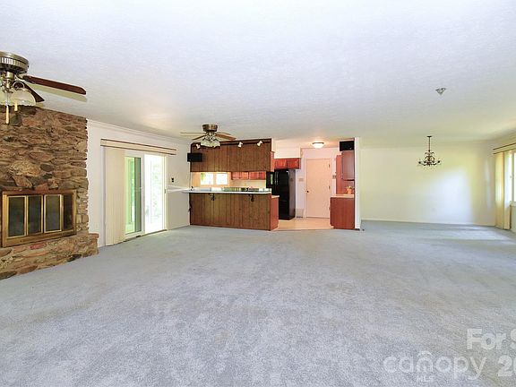 3rd image of 88 Botany Dr