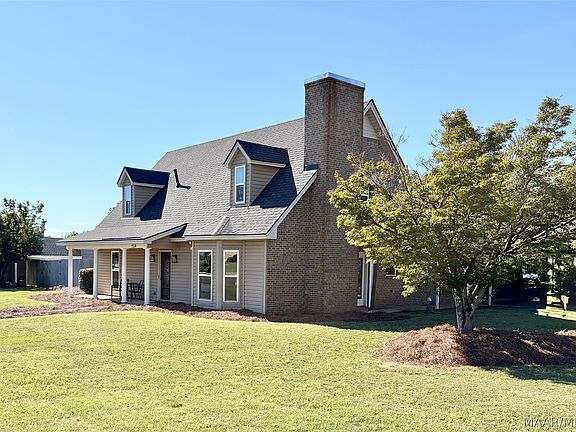 3rd image of 750 Summer Ln