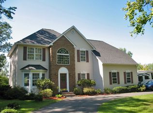 4 Barcroft Rd, Frenchtown, NJ 08825