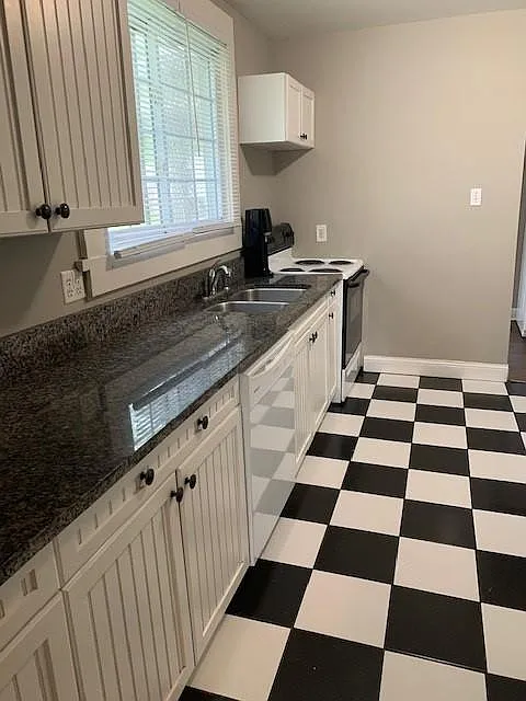 5 bed, 936 sqft, $4,500 — Photo 3