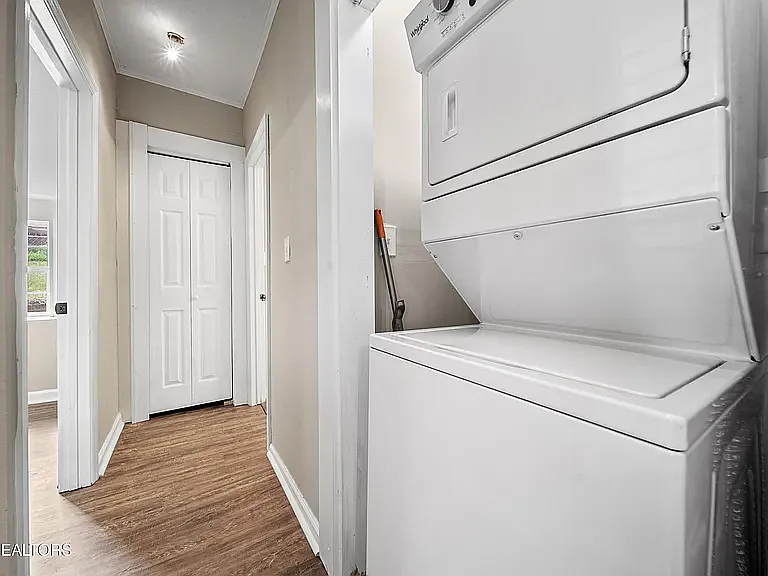 1121 Forsythe St — Photo 14