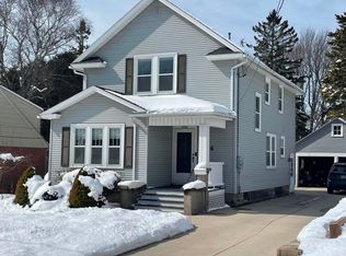 1114 N 11th St, Manitowoc, WI 54220