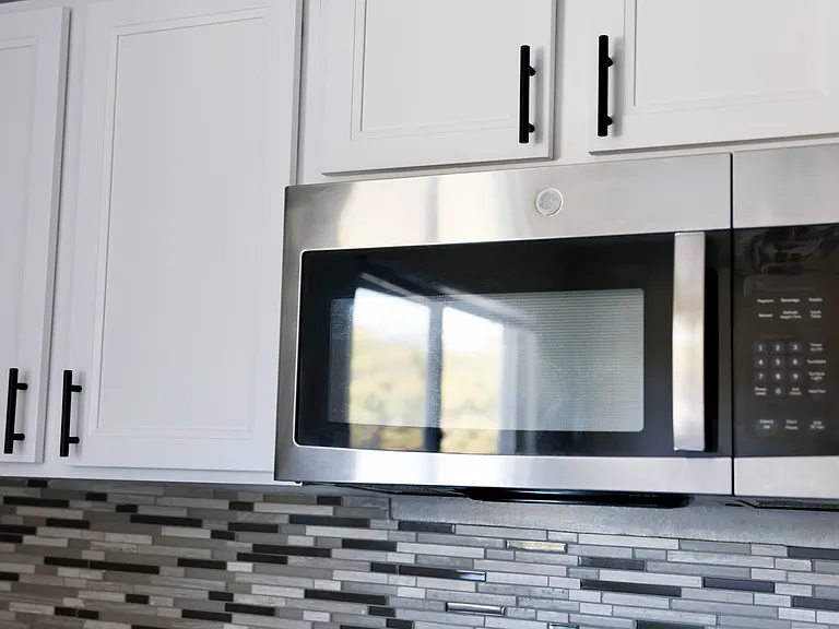 University Square Apartments — Photo 4