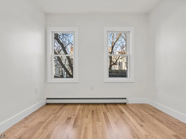 180 N 12th St #1 — Photo 11