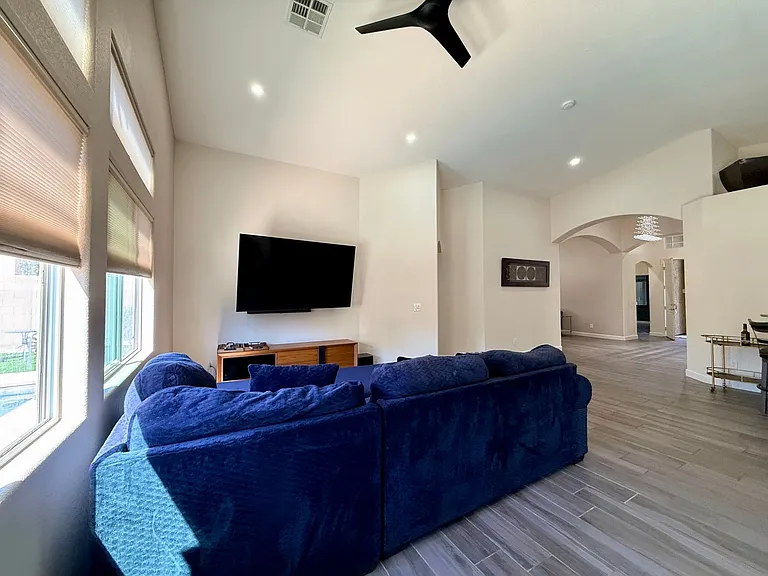 8565 Hogan Falls Cir — Photo 28