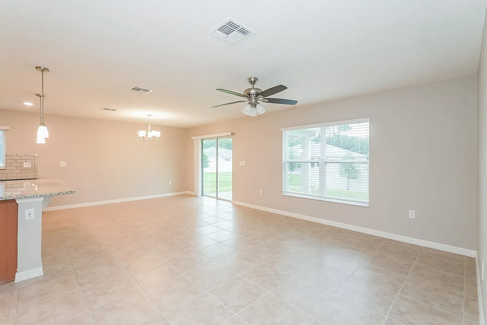 3 bed, 2.0 bath, 2169 sqft, $2,015 — Photo 3