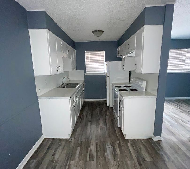 1st image of 1302 Harris Ave #38