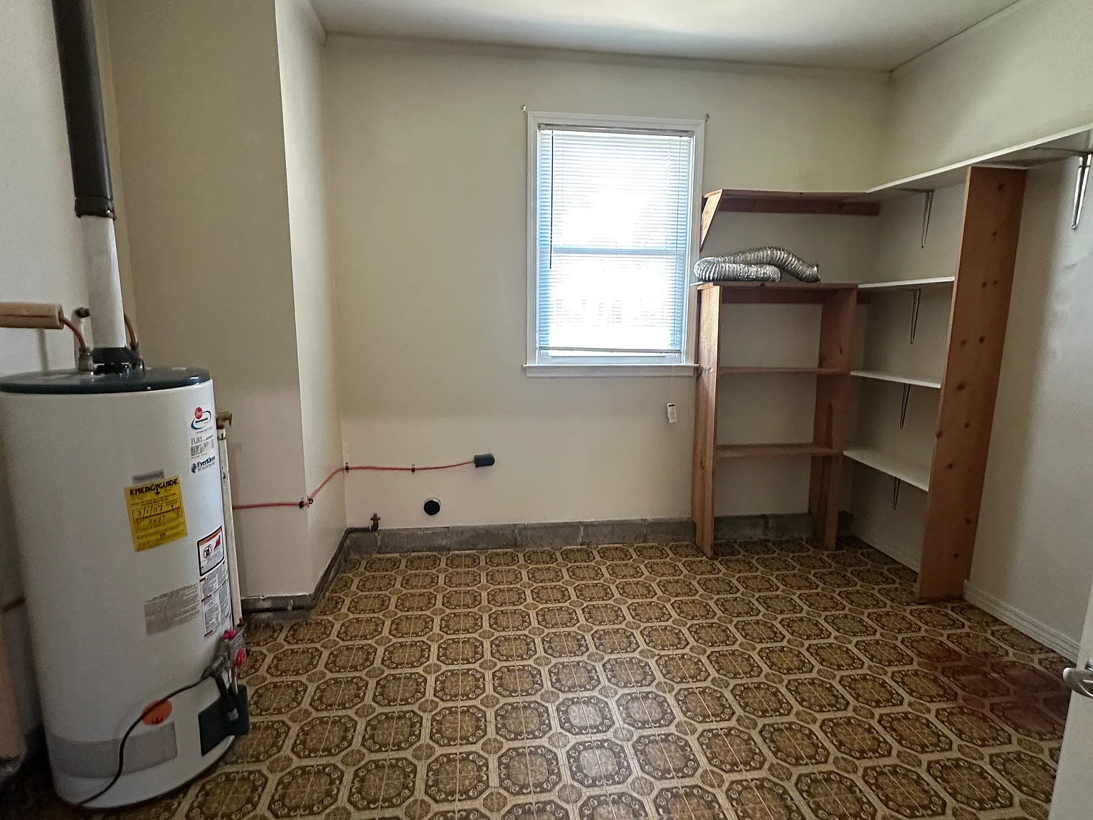 3 bed, 1.5 bath, 1741 sqft, $1,800 — Photo 4