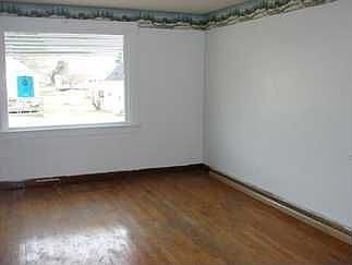 4th image of 802 Roosevelt Ave