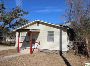 1003 Perez St, Lockhart, TX 78644