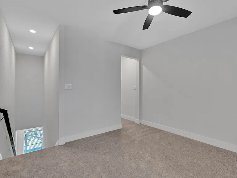 13615 Giovannis Gdn — Photo 15