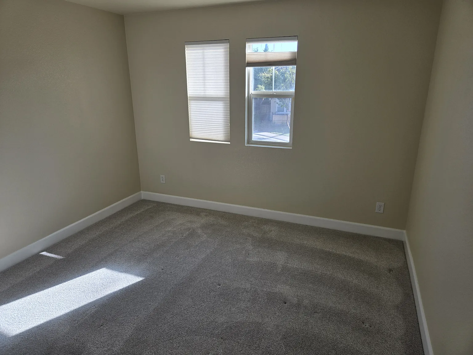 4 bed, 2570 sqft, $3,500 — Photo 2