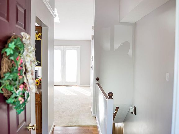4th image of 101 Royal Garden Ct