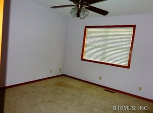 804 Valley Dr, Maryville, IL