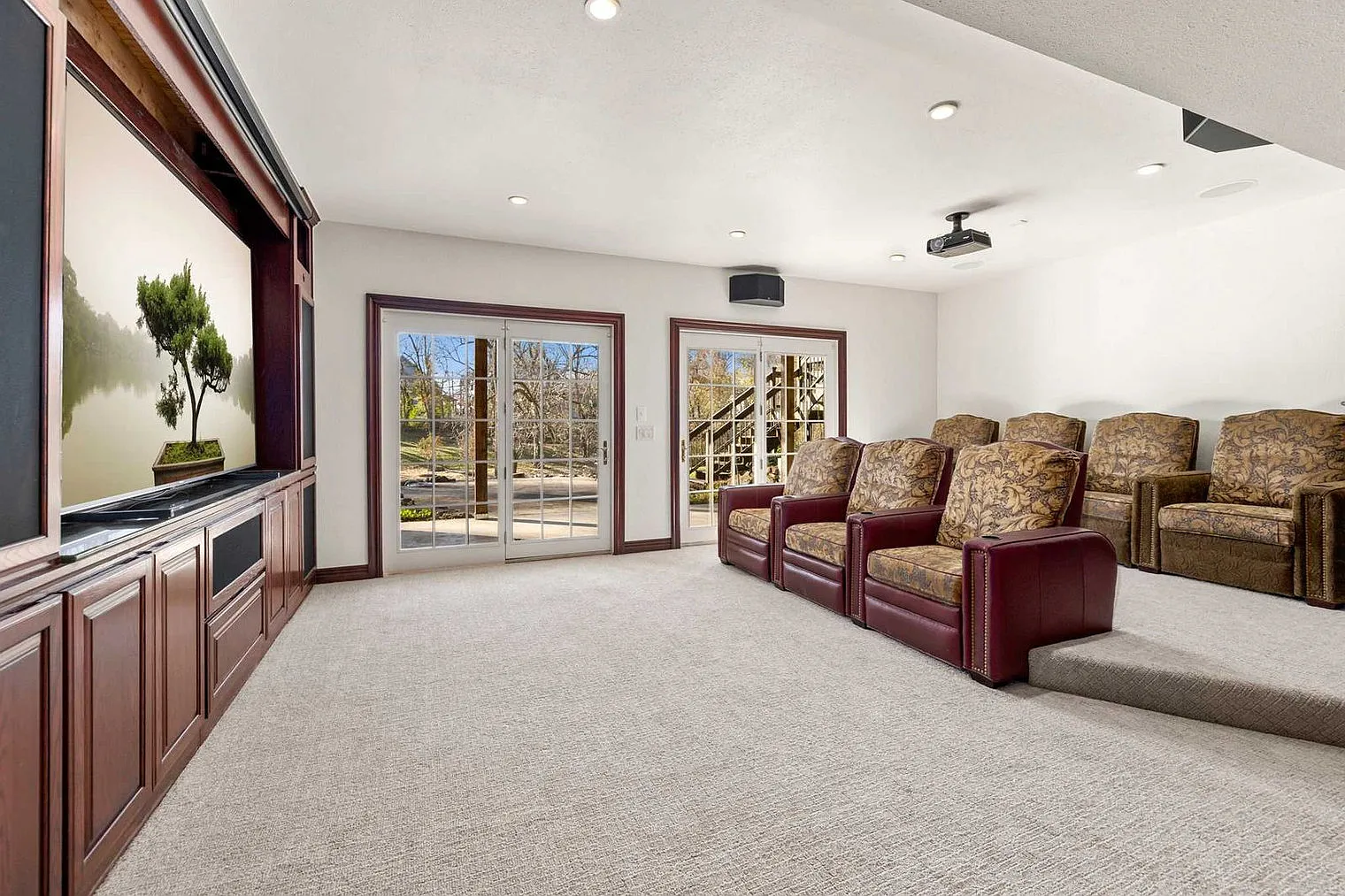 5 bed, 3.0 bath, 4617 sqft, $10,796 — Photo 1