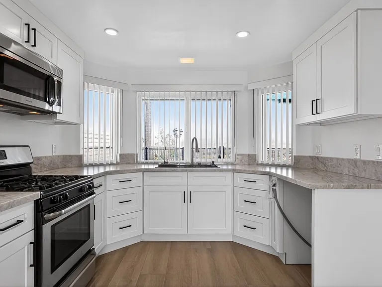 28131 Florence Ln — Photo 15