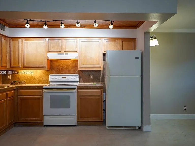 1815 Fairview Villas Dr #1 — Photo 7