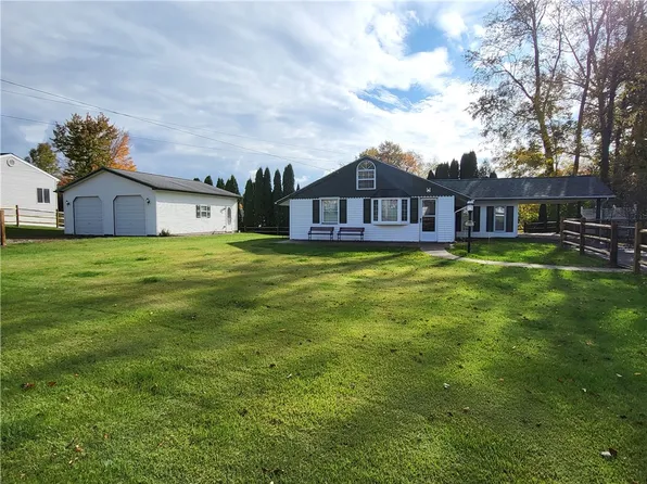 11925 Oakmont Dr, Conneaut Lake, PA 16316