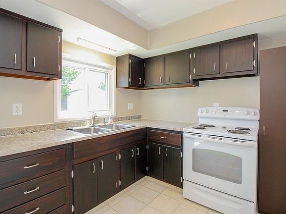 3rd image of 725 Judie Dr