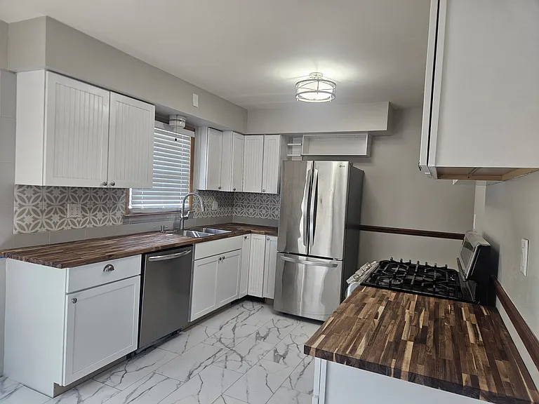 3657 S Taylor Ct — Photo 2