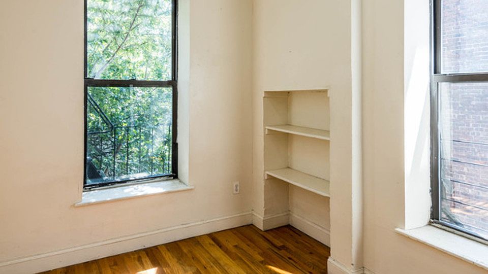 1st image of 346 Gates Ave APT 4B